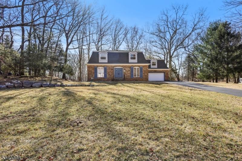 THIS CHARMING MANSARD COLONIAL OFFERS 3200 SQFT OF LIVING SPACE WITH IN LAW SUITE THAT OFFERS A FULL 2ND KITCHEN, LIVING ROOM, SEPARATE ENTRANCE.