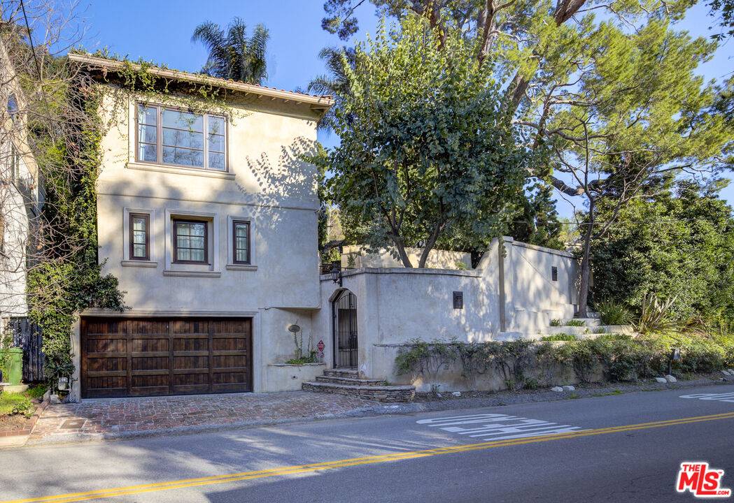 2880 NICHOLS CANYON RD 1BR Hollywood Hills East La