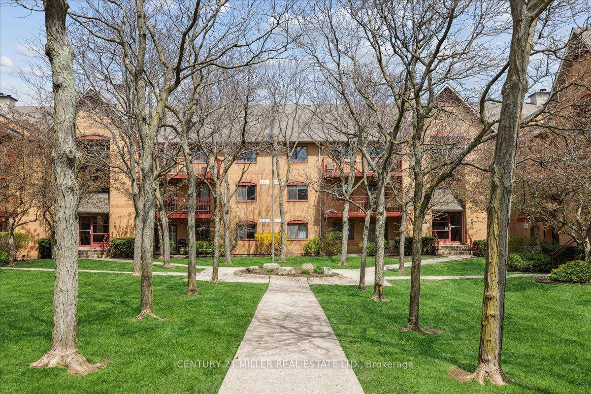 Fabulous 2 Bedroom Unit in Pilgrims Way Village, located in the heart of Glen Abbey.