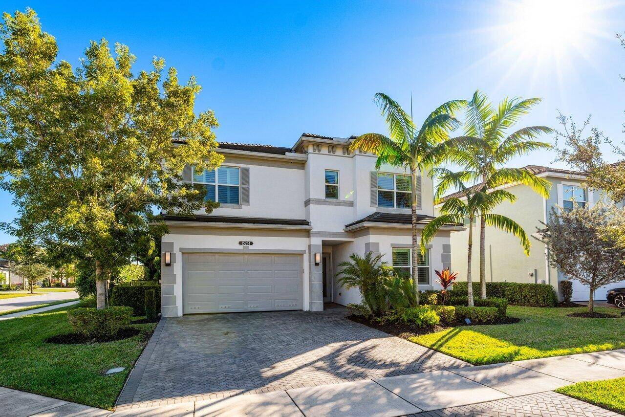Welcome to your dream oasis in Delray Beach !