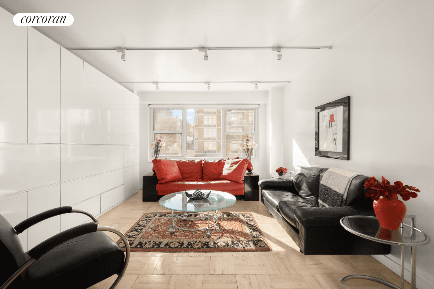 This charming and generously sized one bedroom home is ideally situated on the fifth floor of a Upper Eastside Building with exceptional service and 24 hour doorman.