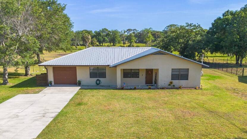 Charming 3 bdrm, 2 bath CBS home w a 1 car garage.
