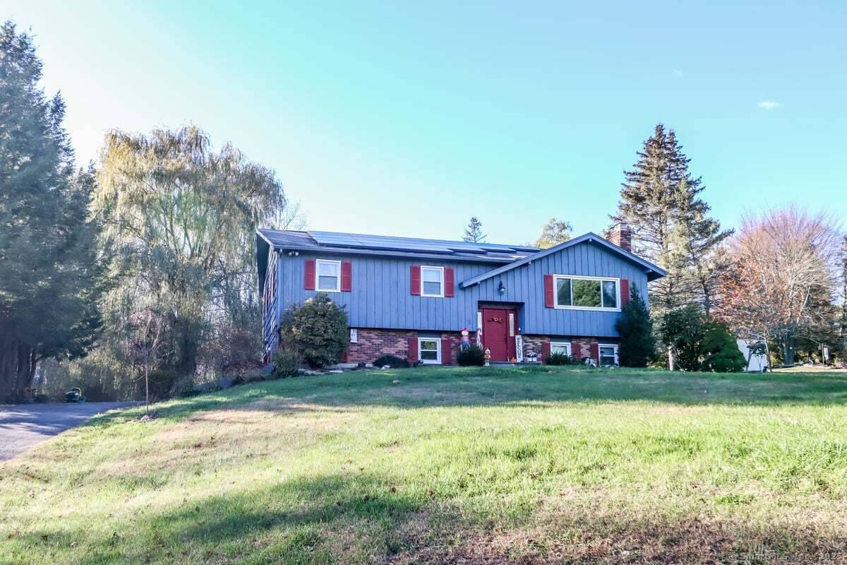 Nicely appointed 3 bedroom 2.