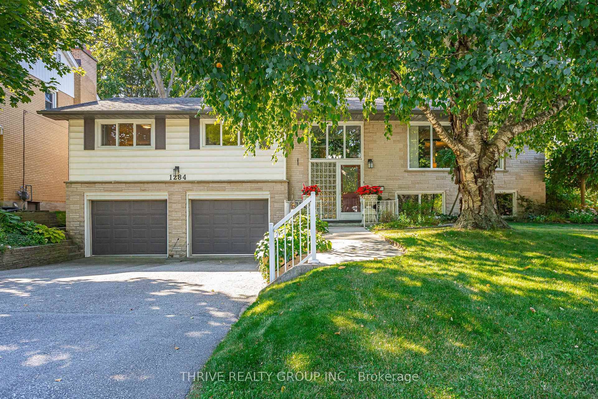 What a pleasure it is to bring this lovely home to market !