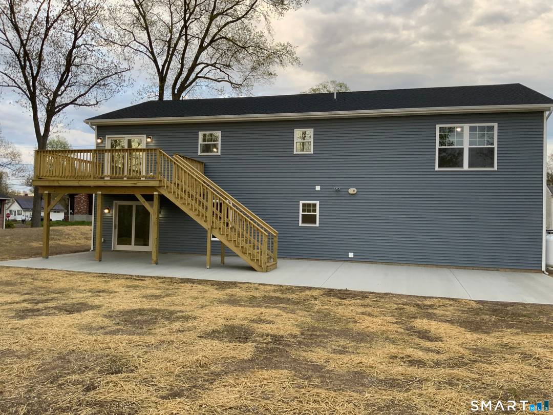 This beautifully designed 3, 150 sq.