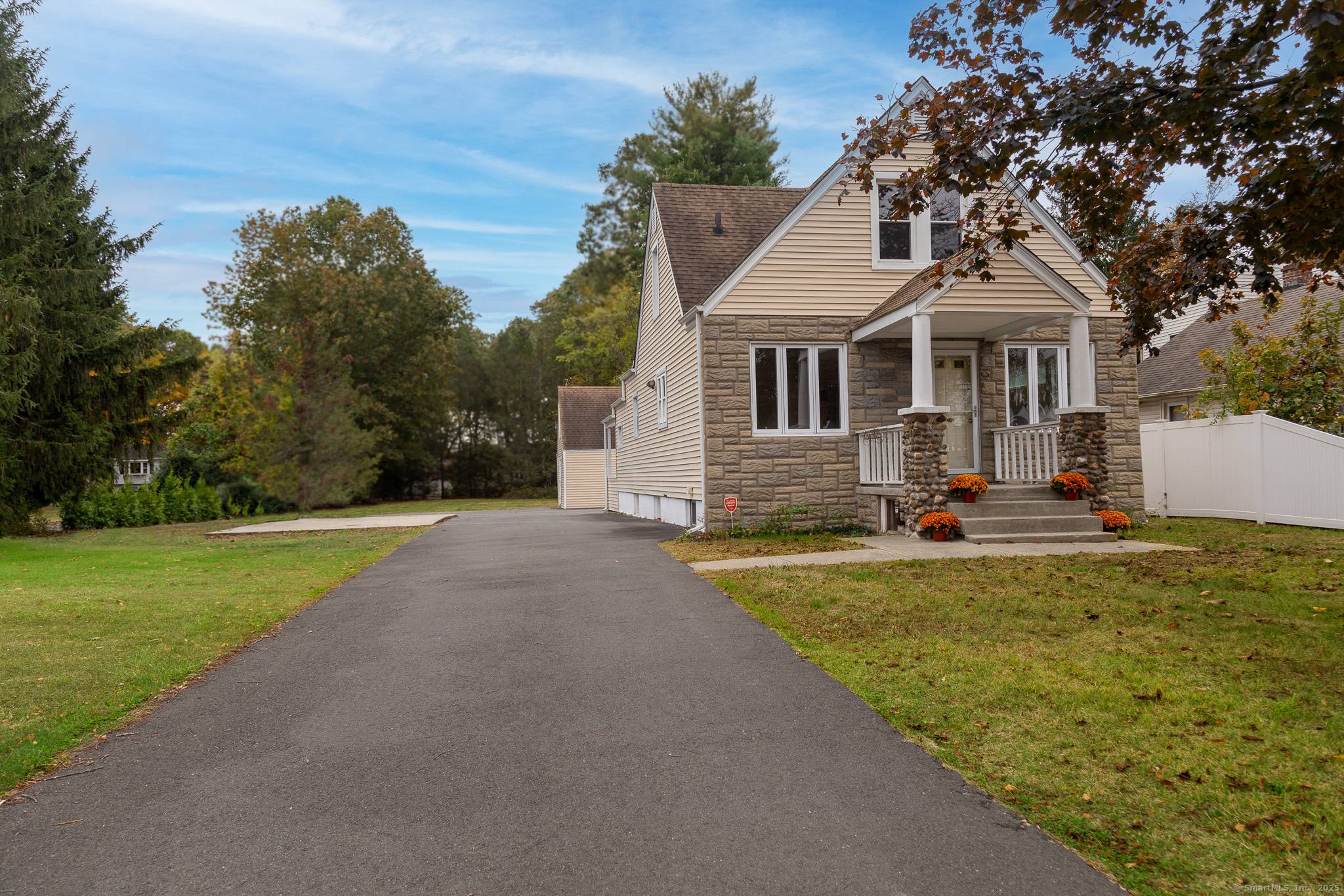 Charming 4 bedroom, 2. 5 bathroom Cape Cod home in desirable North Haven !