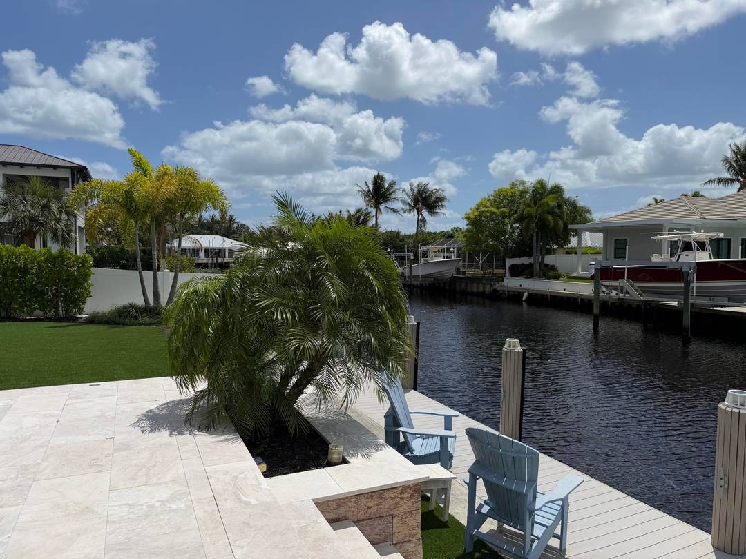 Beautiful 3 3 bedroom, 3 bath annual waterfront rental featuring a main master suite and a full size junior master bedroom Ideal for guests.