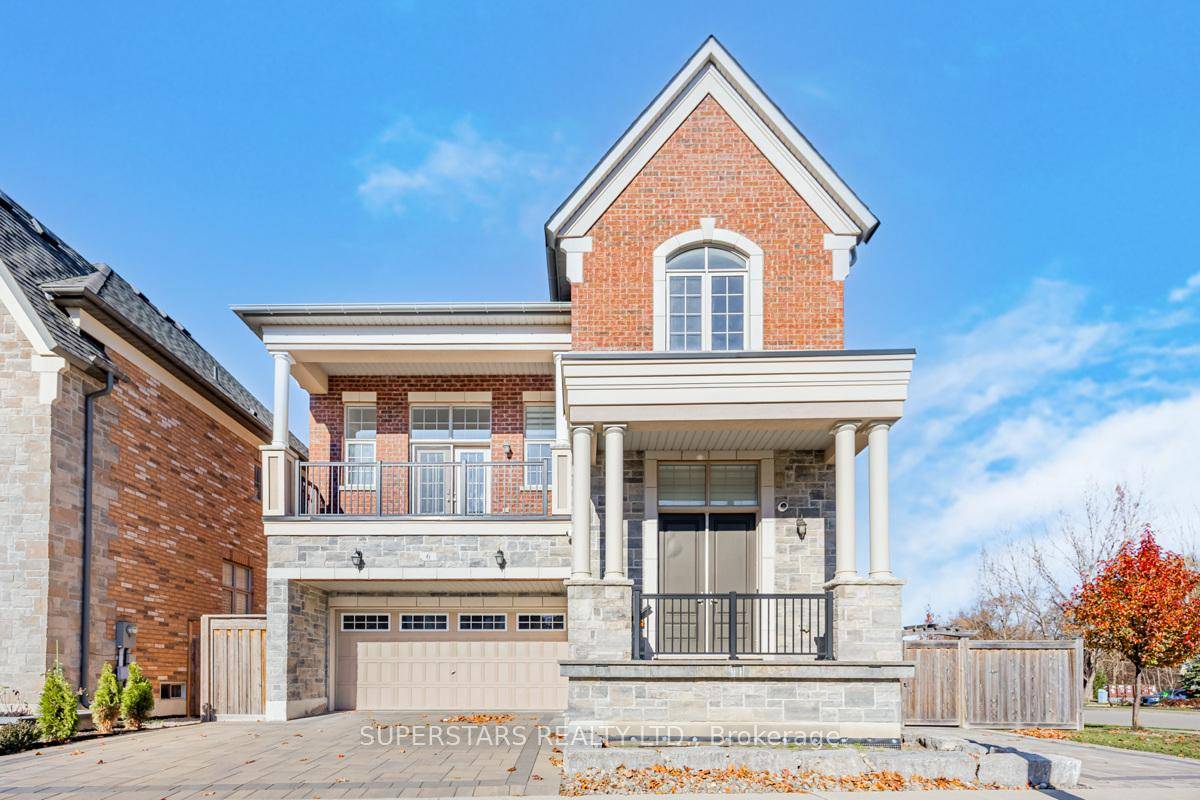 Stunning Corner Lot Home By Countrywide A Rare Gem In Oak Ridges !