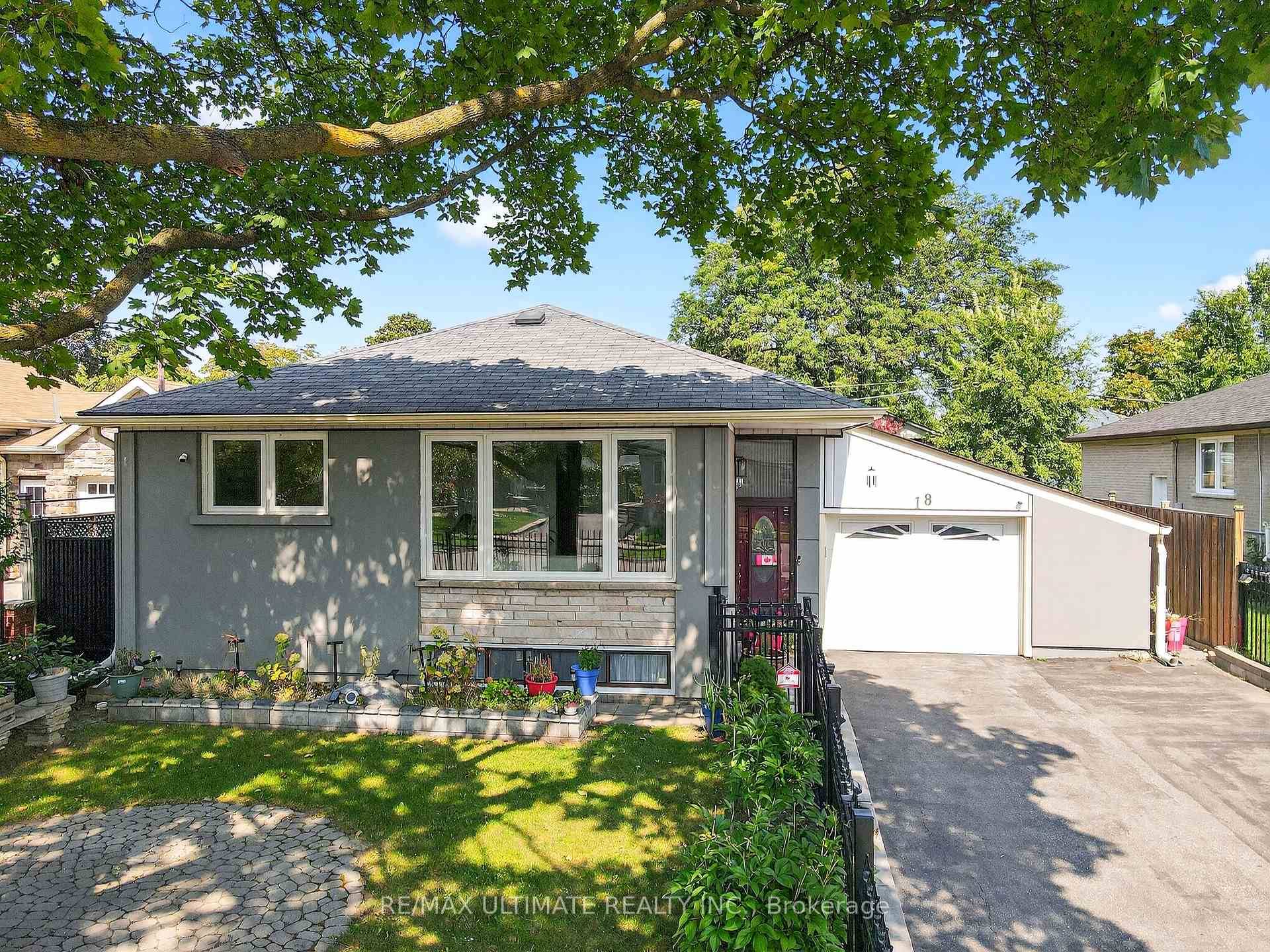A Beautiful Home In The Highly Sought After Eringate Community !
