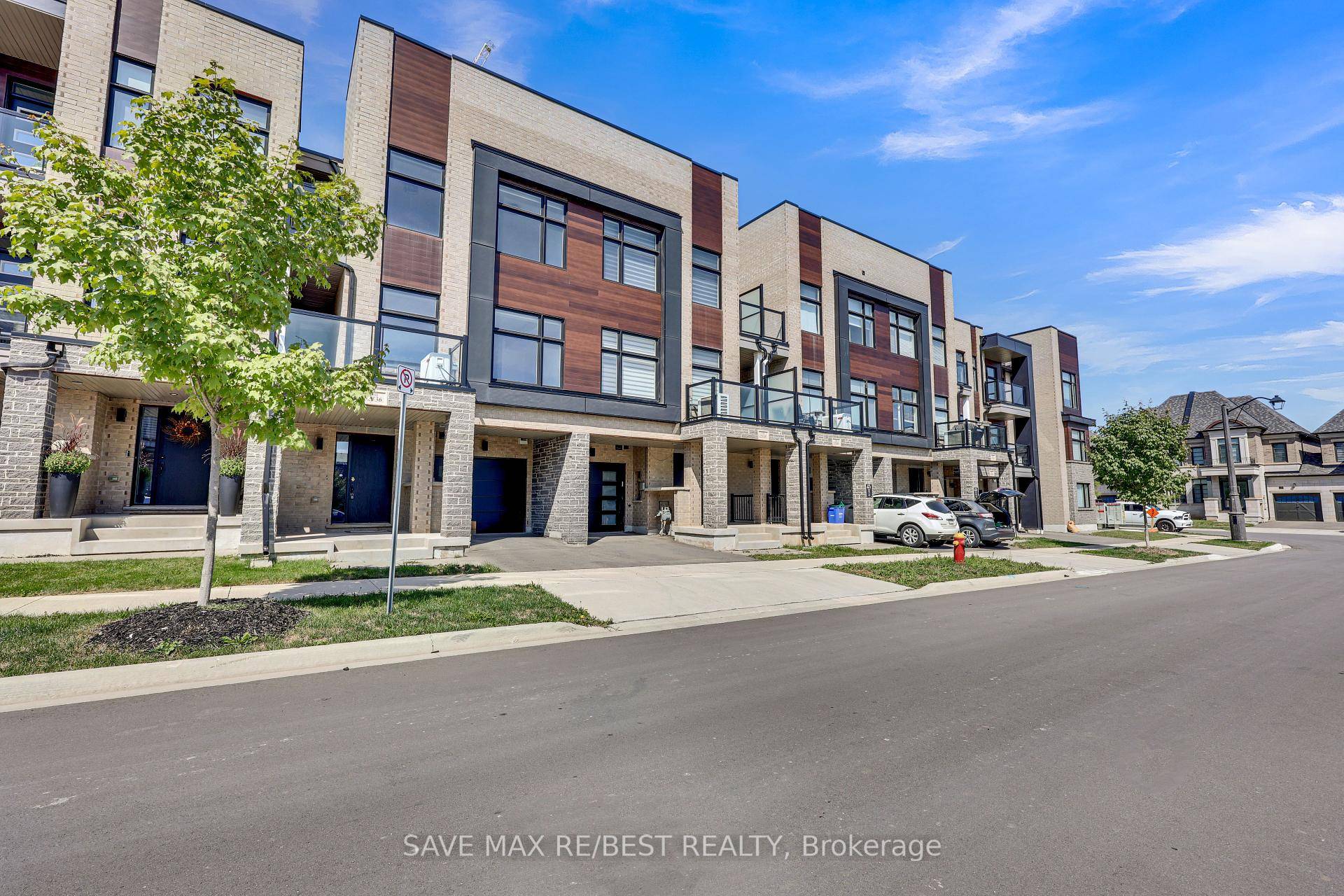 Rare Power of Sale Opportunity in Oakvilles prestigious Glen Abbey Encore !