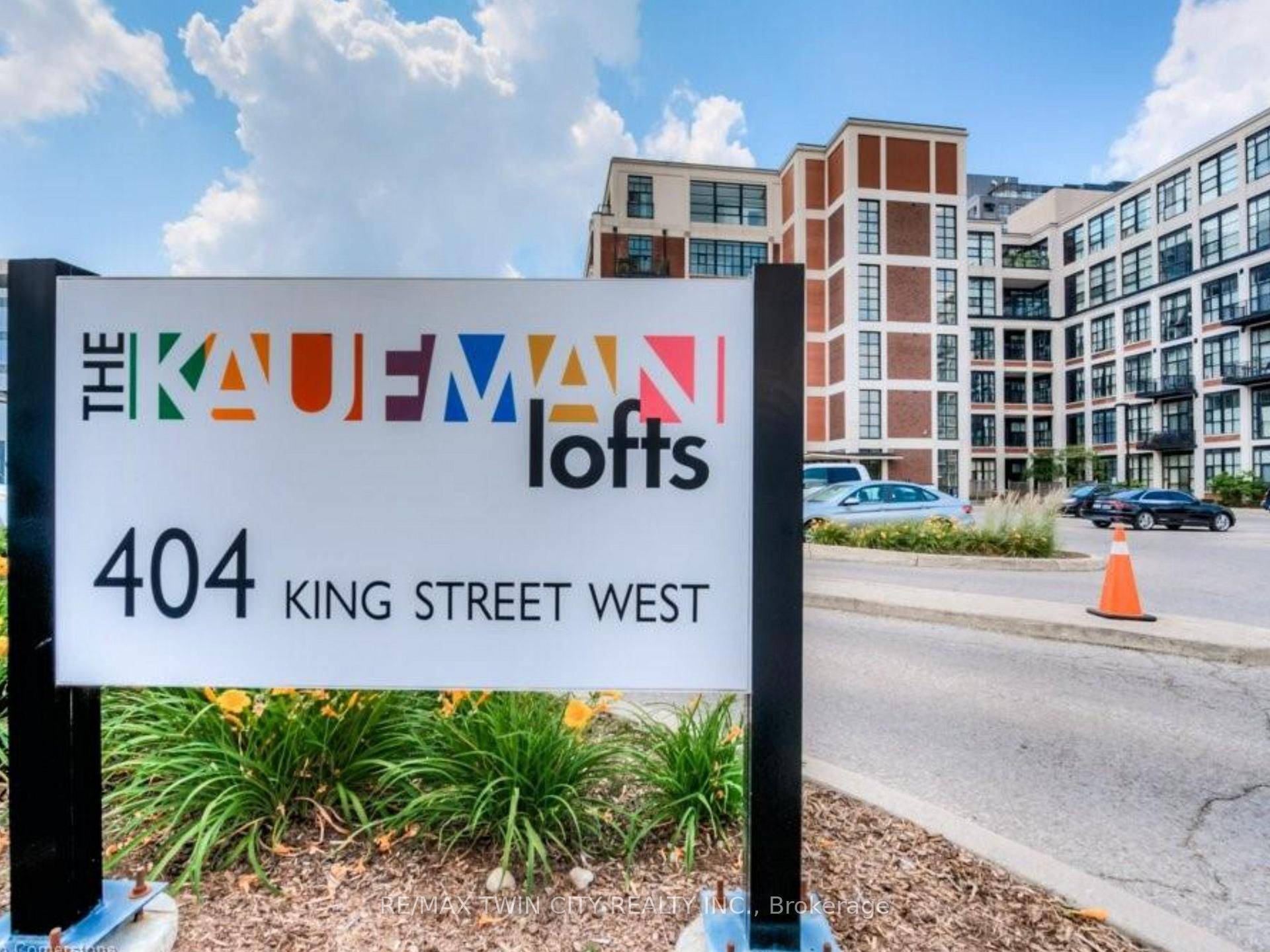 THE ONE AND ONLY A PENTHOUSE LIKE NO OTHER AT KAUFMAN LOFTS Step into a rare slice of history at Kaufman Lofts.