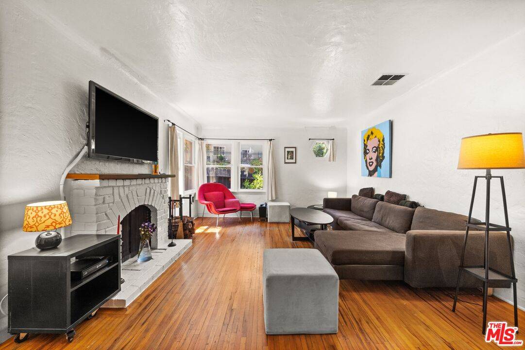 8410   Kirkwood Dr 3BR Hollywood Hills East La