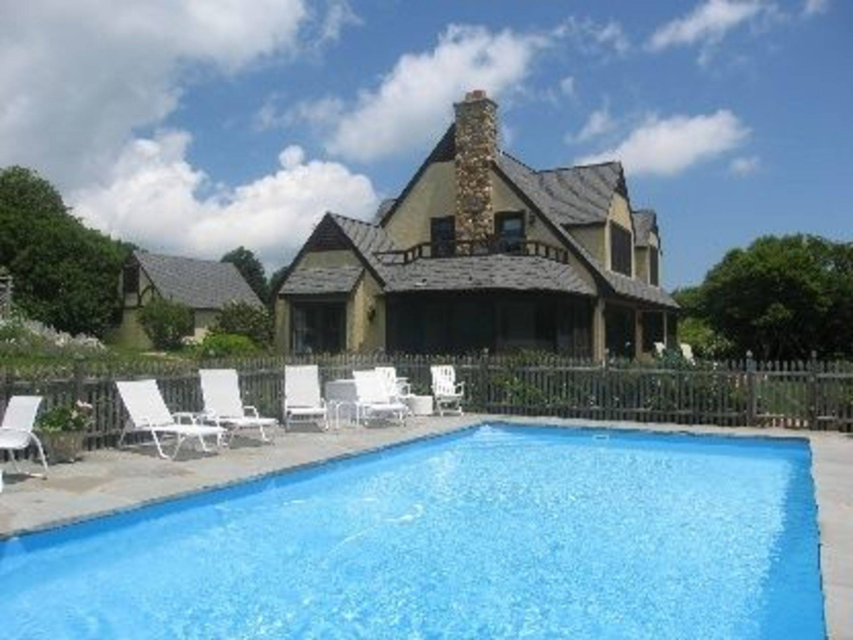 Spectacular English Country Home in Montauk