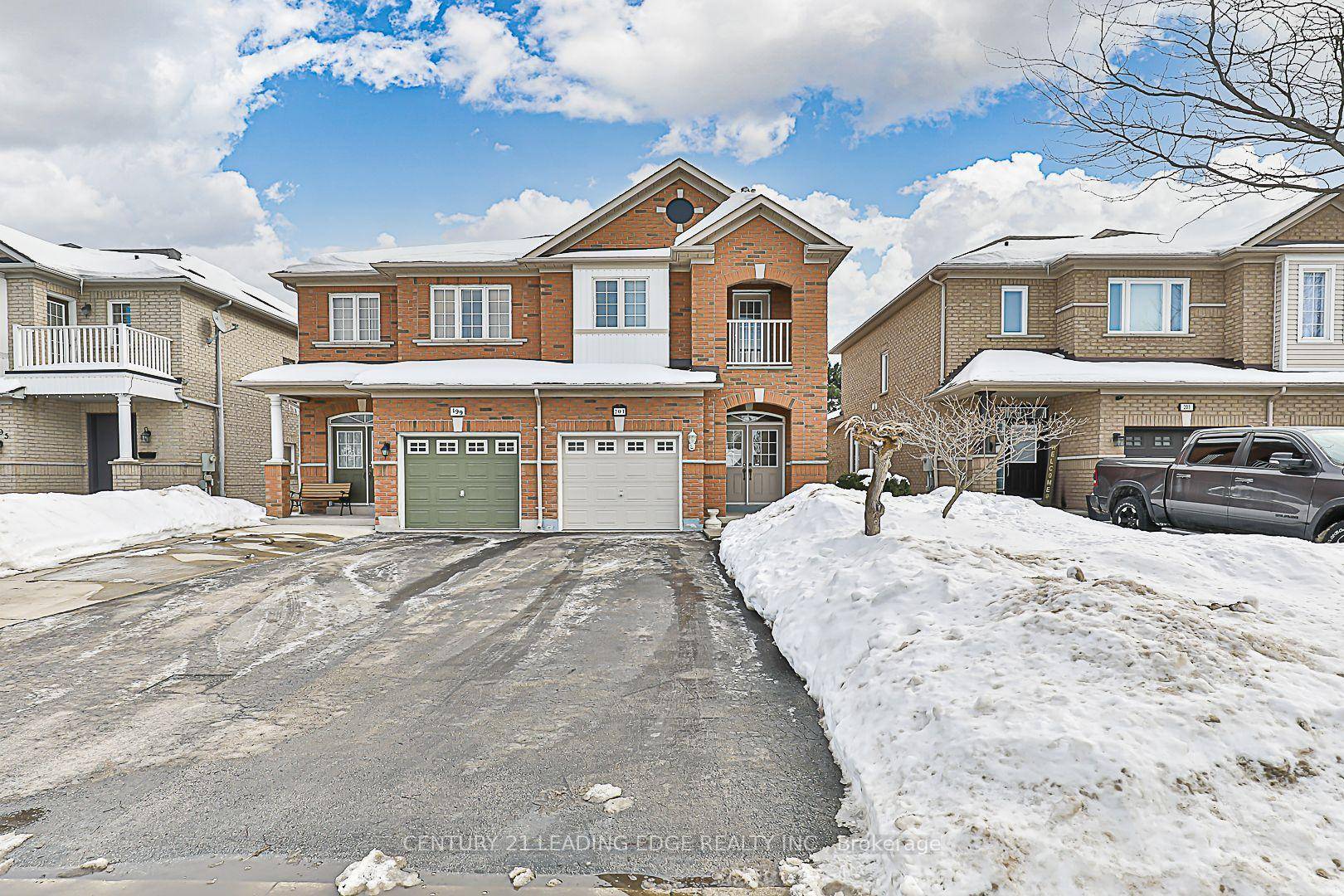 Welcome to your new home in the heart of East Woodbridge !