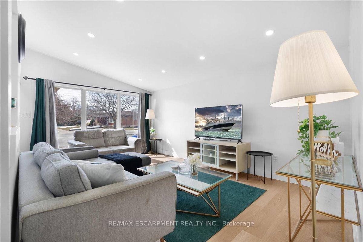 This fully renovated LEGAL DUPLEX is the perfect opportunity for homeowners and investors alike.