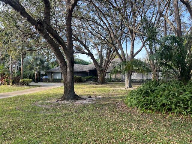 Highly sought after estate lot community of Steeplechase in Palm Beach Gardens !