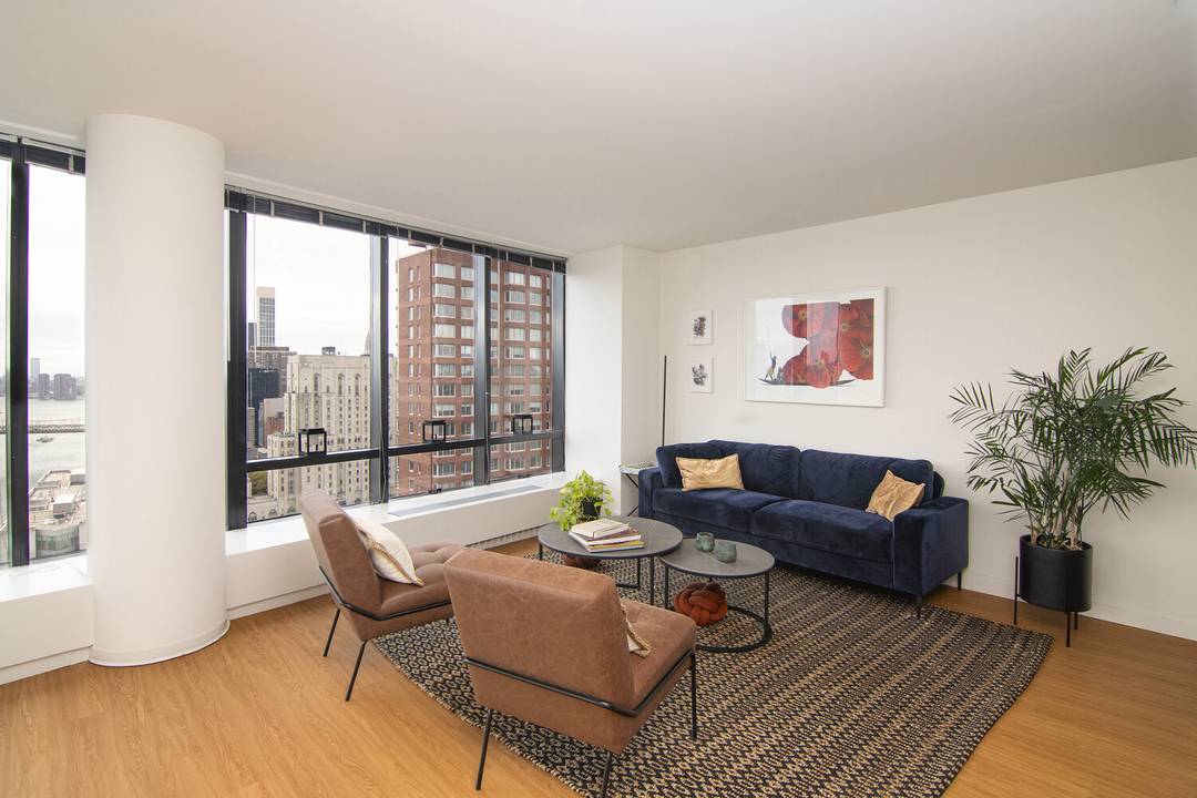 Southeast facing 3 Bedroom, 2 Bathroom with Floor to ceiling windows overlooking the East River The Residence Furnished In unit Washer and Dryer Enjoy breathtaking East River and Open City ...