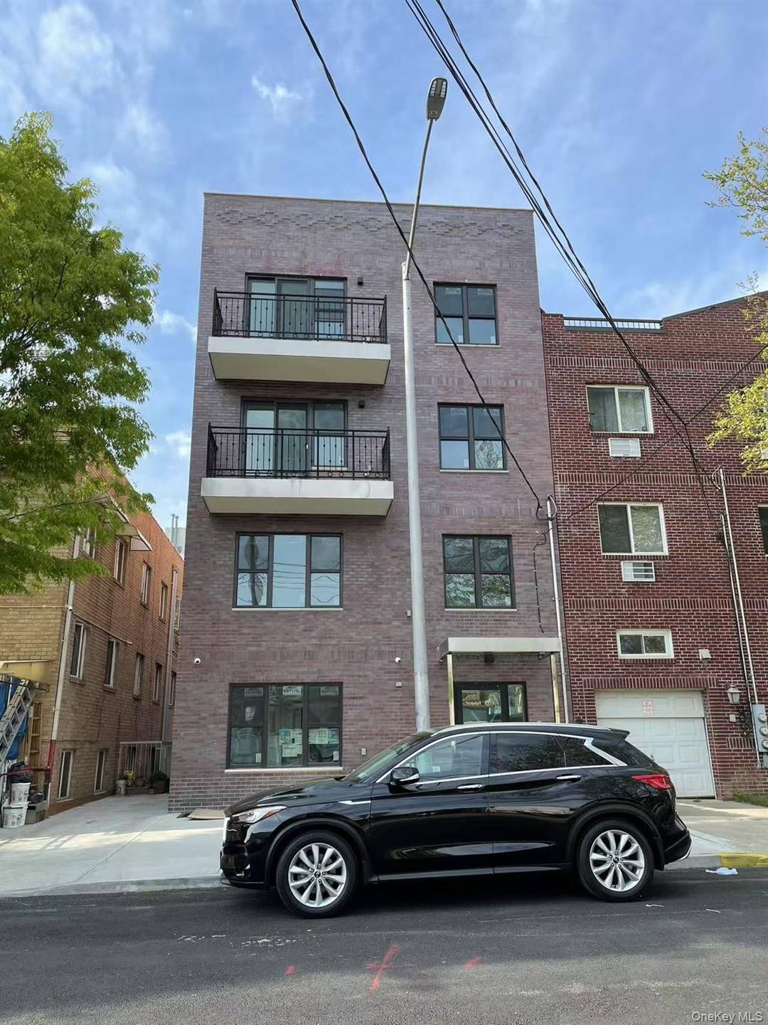 Modern 8 Unit Apartment Building in Prime Flushing Location Built in 2022 Discover this newly built 2020 8 unit apartment building in the heart of Fresh Meadows, offering a prime ...