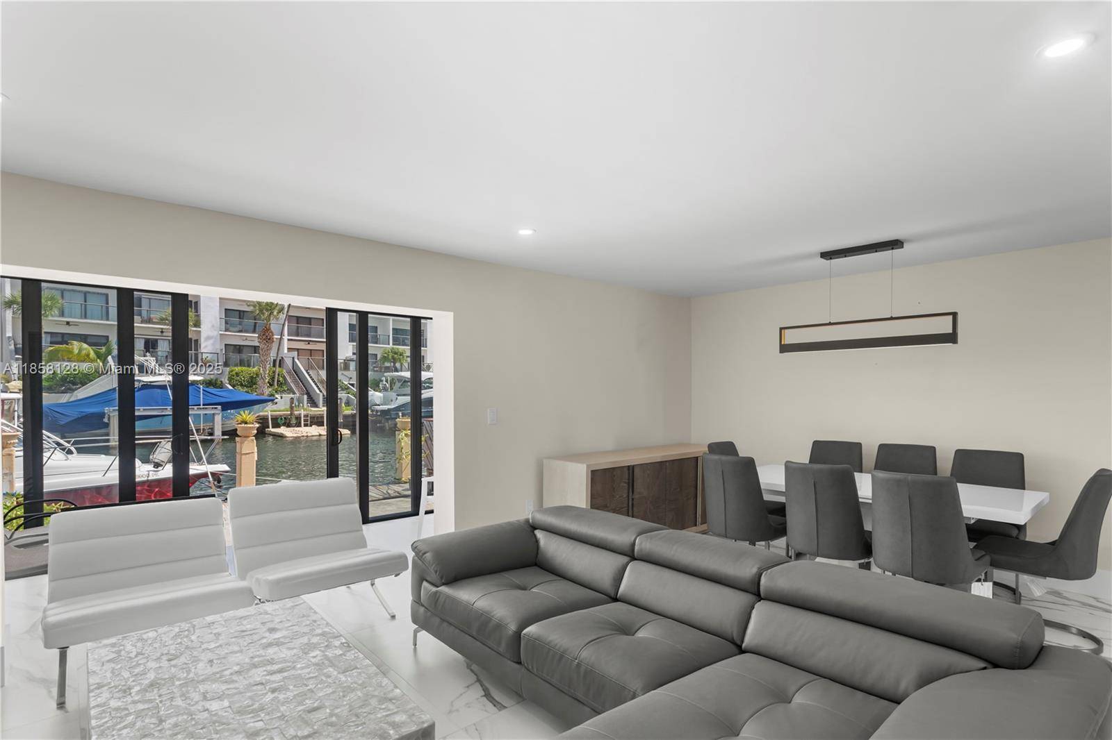Stunning renovated waterfront townhouse in Eastern Shores, perfect for boating enthusiasts !