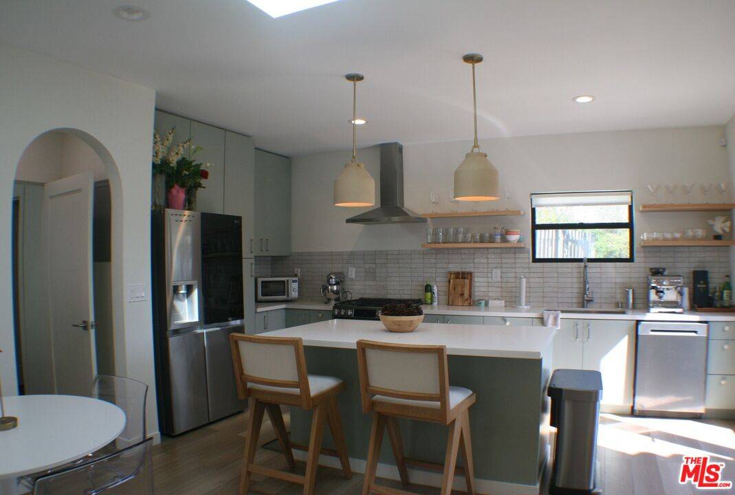 8587 1/2 Rugby Dr 2BR Sunset Strip La