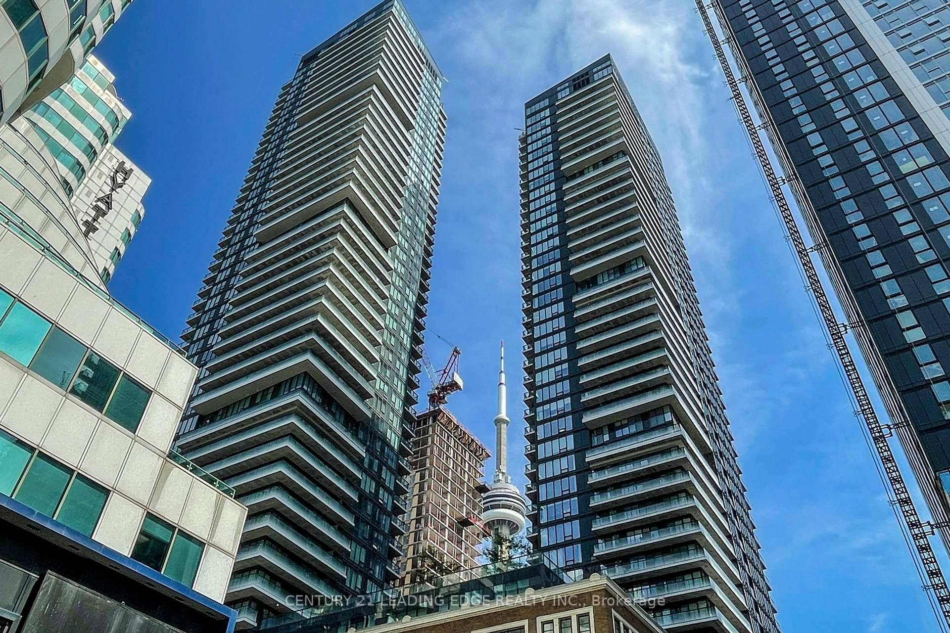 Bright And Spacious Two Bedroom Corner Unit, Located In The Heart Of The Entertainment District !