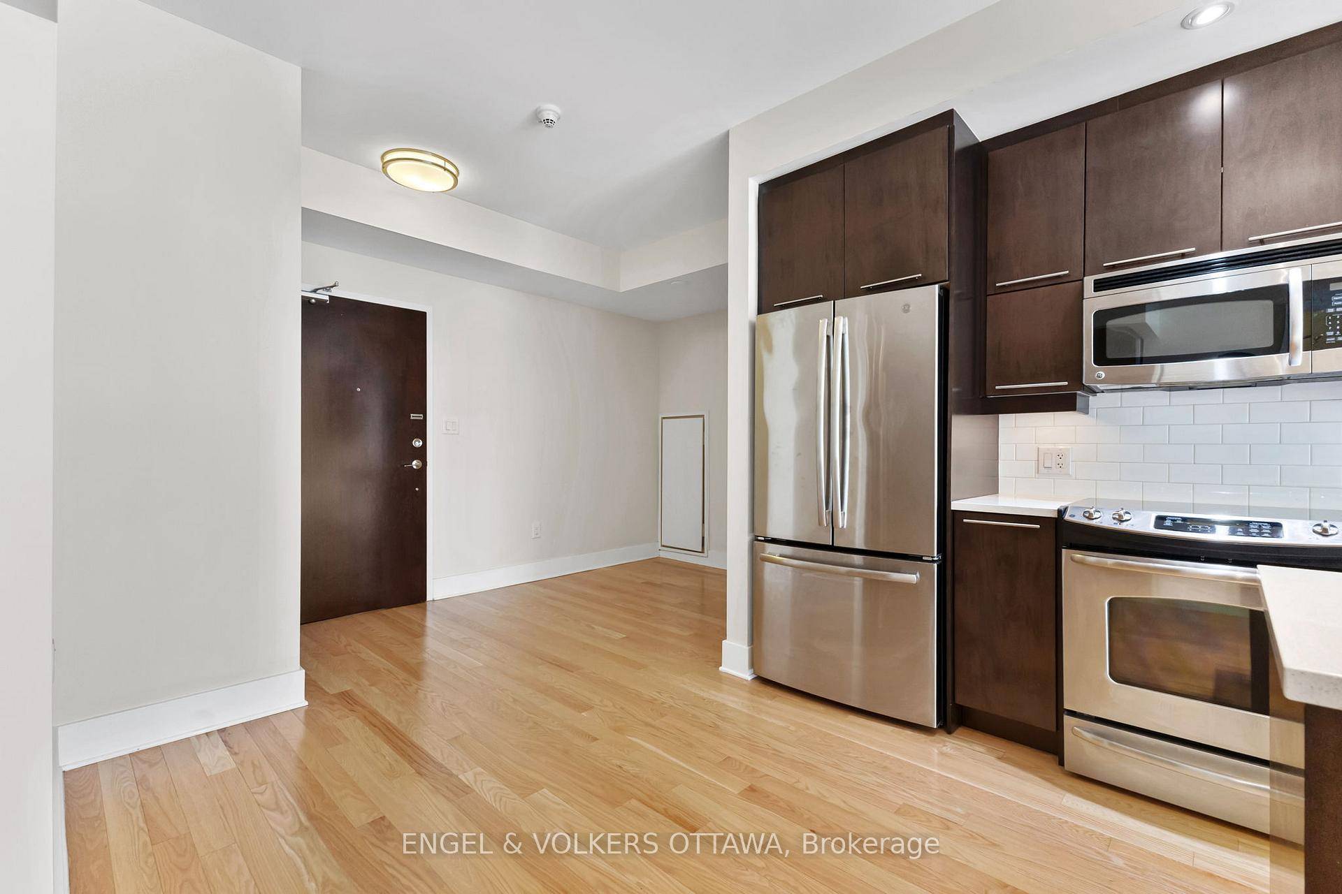 Welcome to 503 101 Richmond Rd, a spacious, sun filled condo in the heart of Westboro.