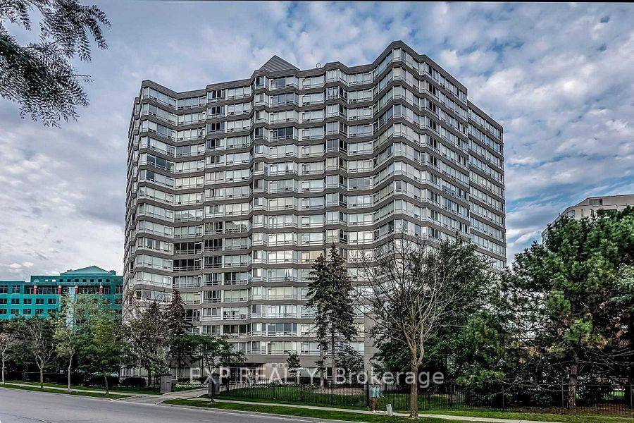 Spacious 1 bed den bright condo in the heart of mississauga.
