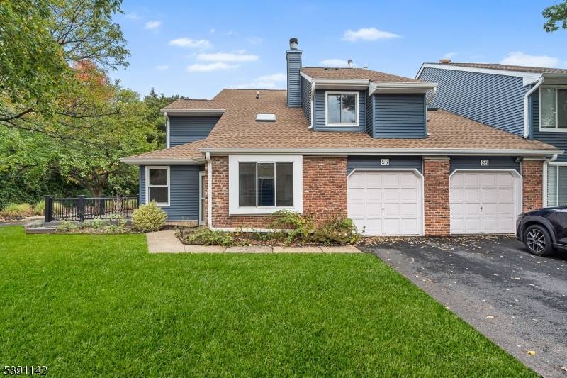 This beautiful 2 bedroom 2.