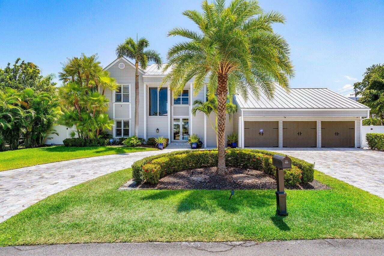 910 Jasmine Drive. Renovated Turn Key 3 Bedrooms Loft, office and bonus room.