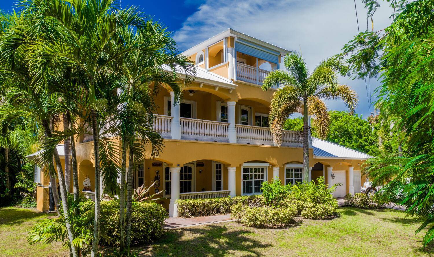 3 Acre Riverfront Estate Home w Att 2 Car Garage Plus Detached1600 Square Foot 4 Car Garage Under Air w Full Bath Gym Workshop, Generator, Car Port Concrete Pad.