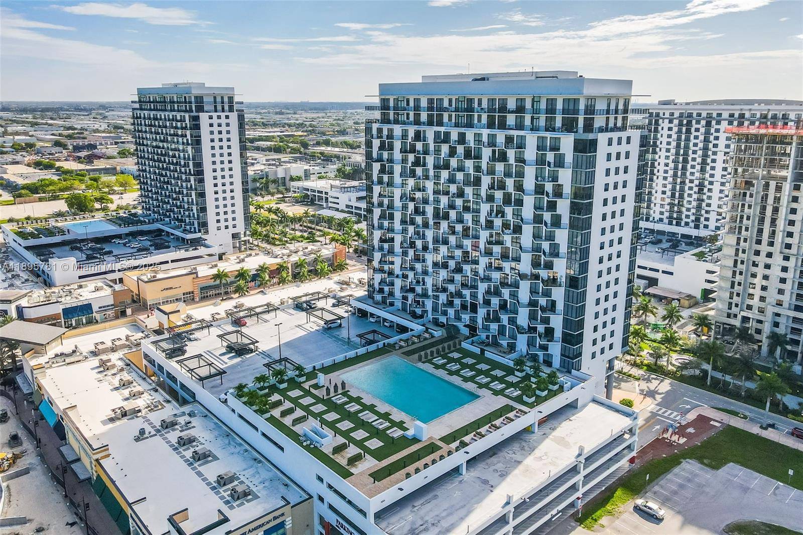 Live the urban lifestyle at 5252 Paseo !