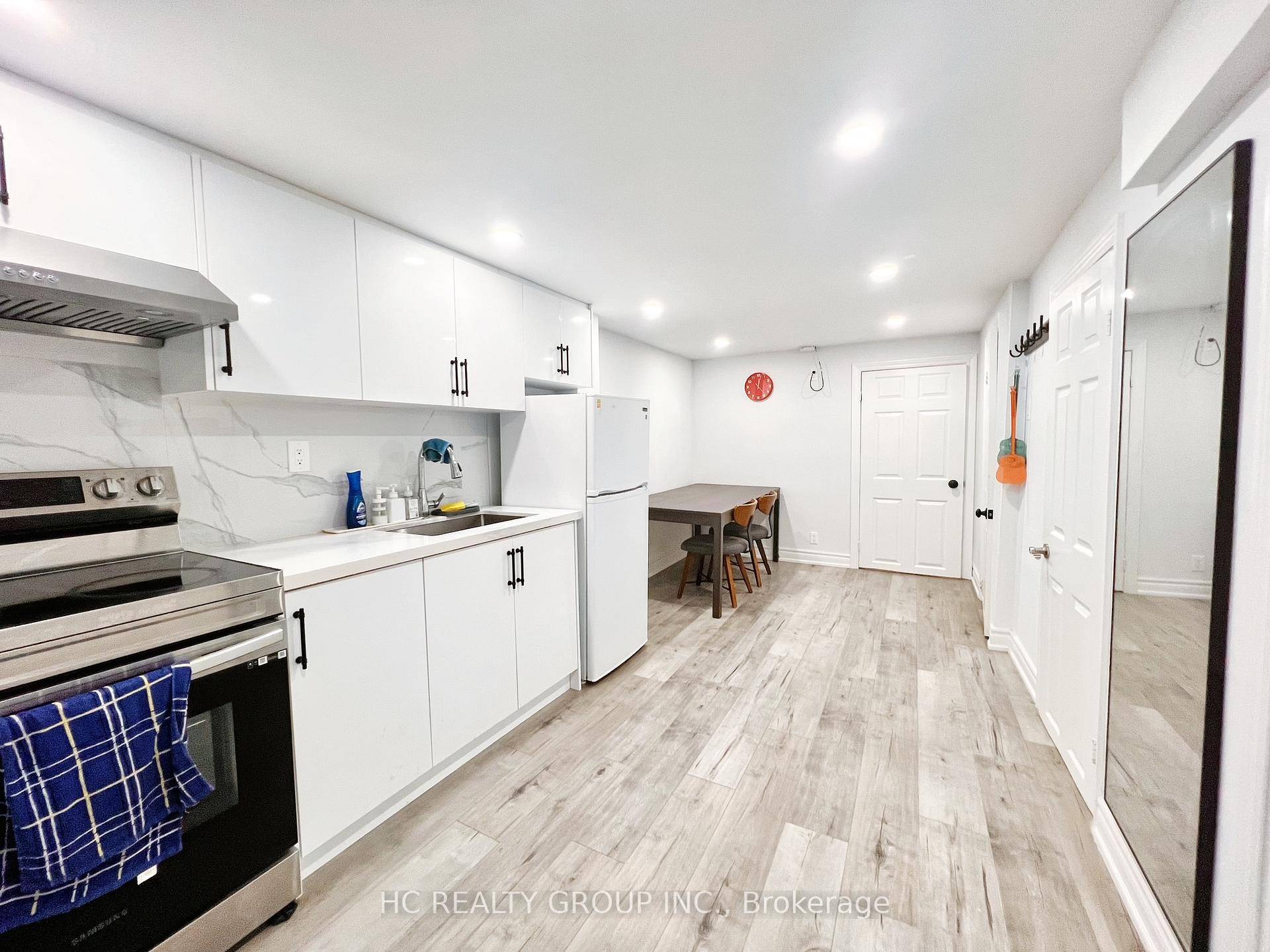 Newly renovated 2 bedrooms basement apartment.