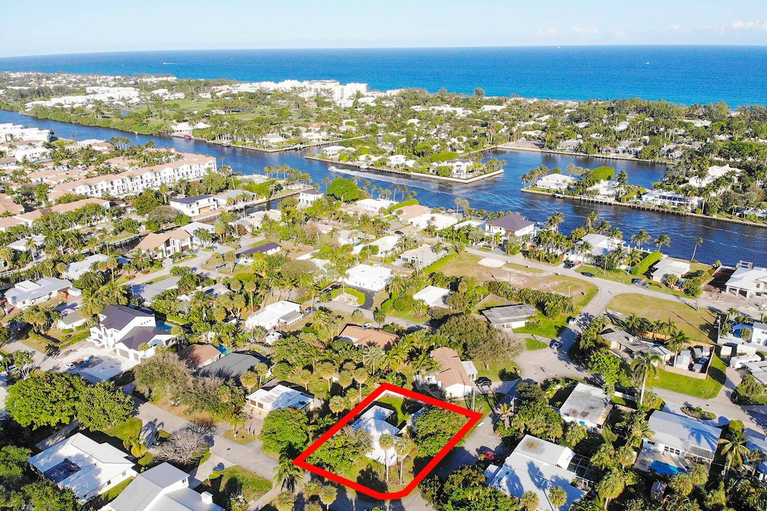 PET FRIENDLY, Single family, 2 bedrooms, 1 bath, home with large, fenced yard, 1 car garage in the family friendly Tradewinds Estate located within a short drive to the beach ...