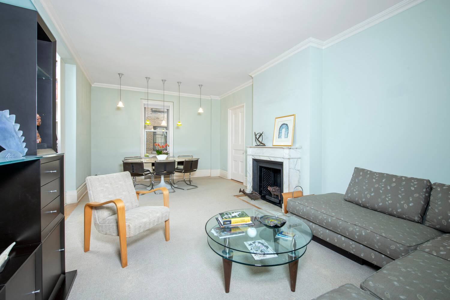 Lovely 2 BR with 2 Full baths in full service pre war building centrally located in the heart of the Upper East Side.