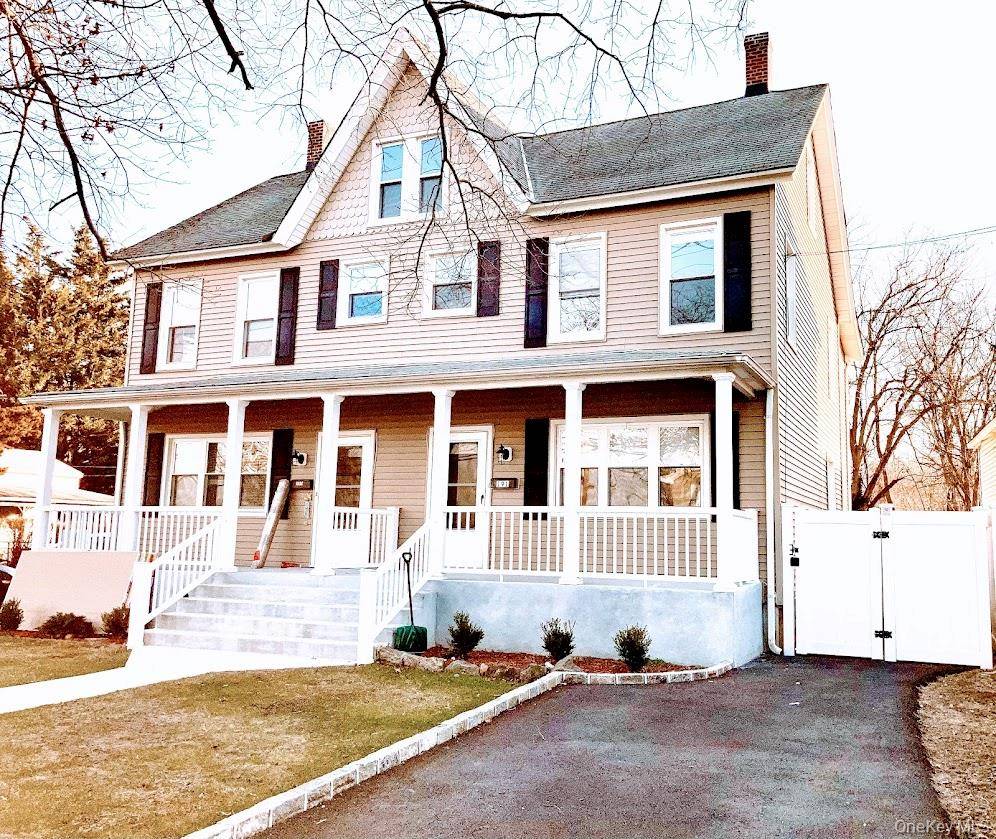Newly renovated duplex in beautiful Historic Oyster Bay.