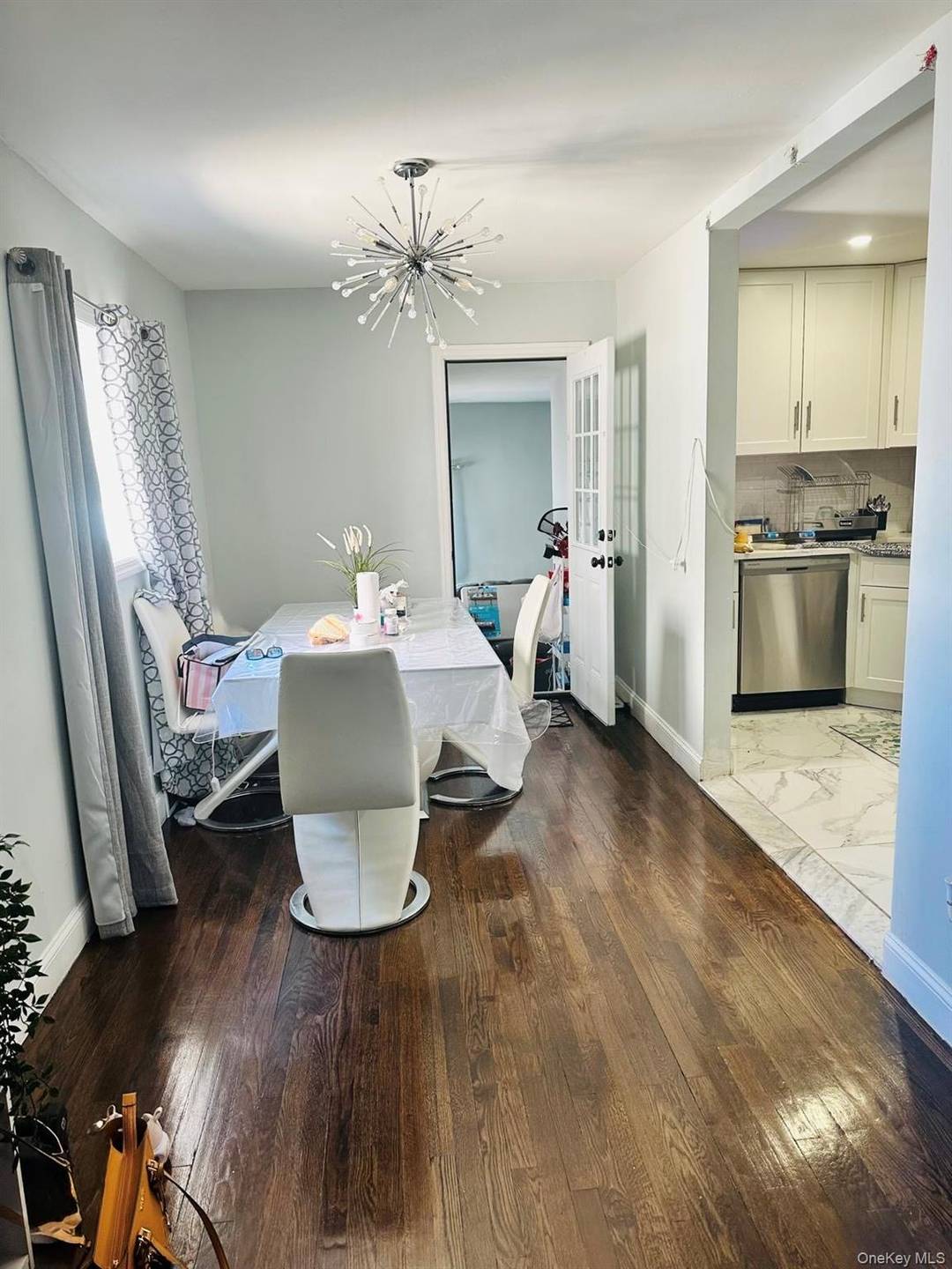 1 family home featuring 3 bedrooms, 1.