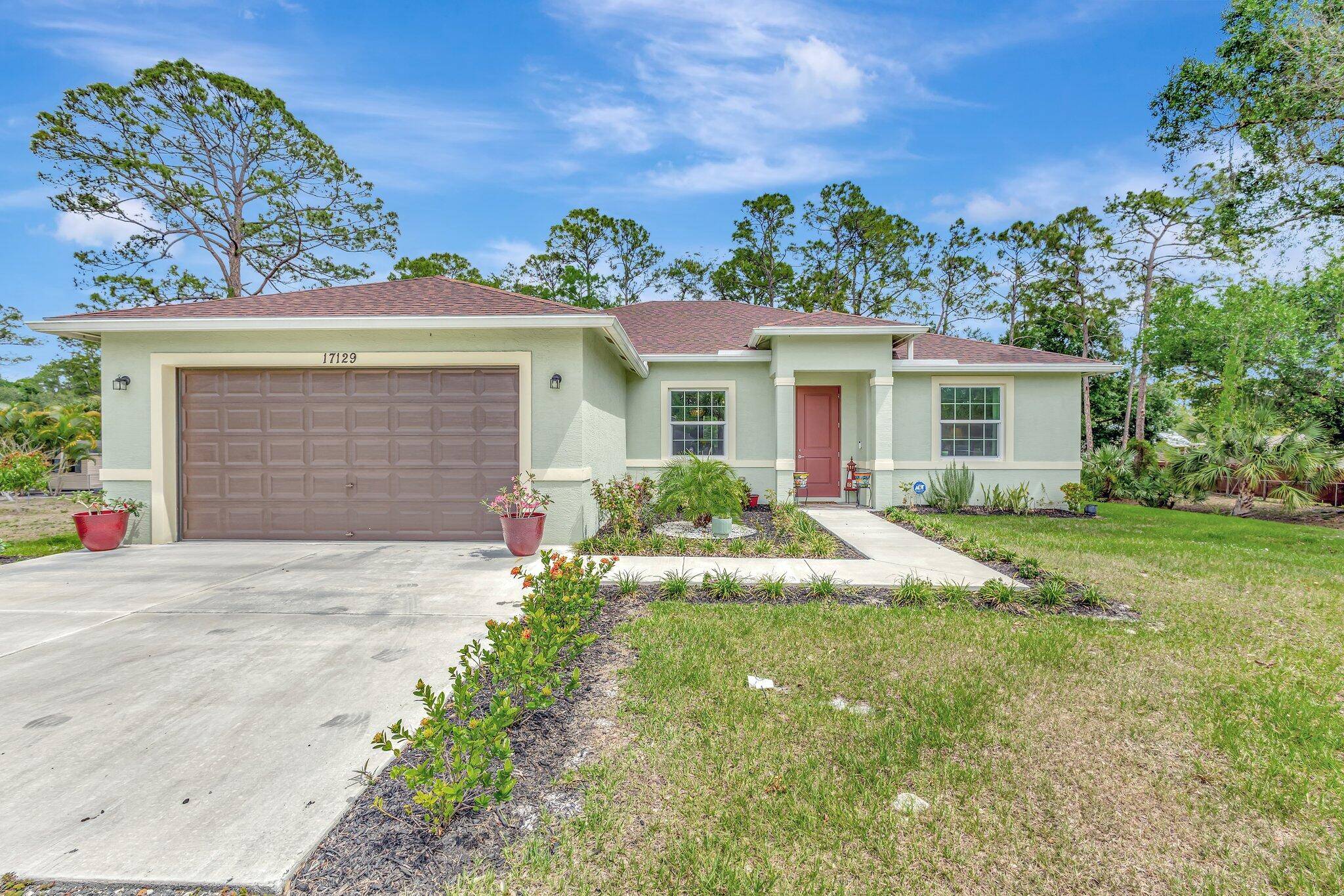 OPEN HOUSES 5 16 25 12 3 ; 5 17 25 11 2 ; Enjoy your high dry, like new, turnkey open concept split floor plan 3 2 on a ...