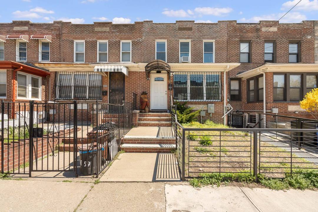50 61 46th Street Sunnyside, Queens GUT RENOVATED ROWHOUSE WITH PRIVATE 2 CAR PARKING SOLD FULLY FURNISHED Welcome to 50 61 46th Street, a fully gut renovated and impeccably designed ...