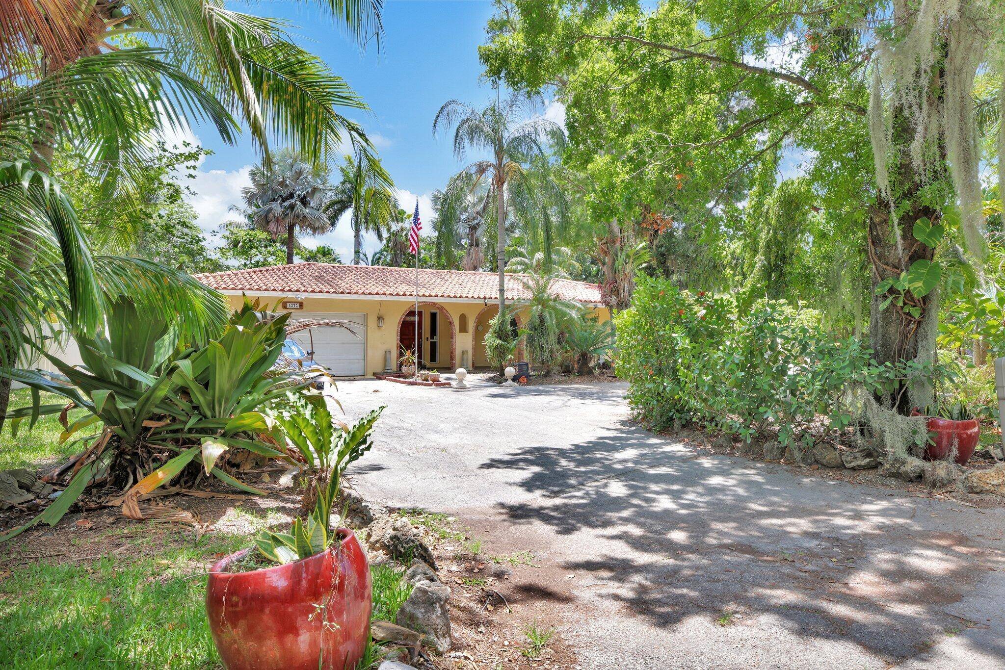 Over 1 2 acre of tropical paradise east of 95.