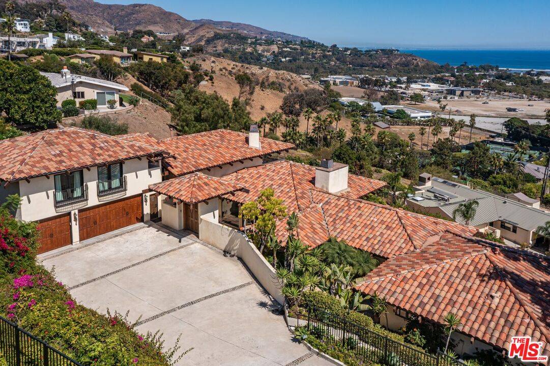 3504   Coast View Dr 5BR Malibu La