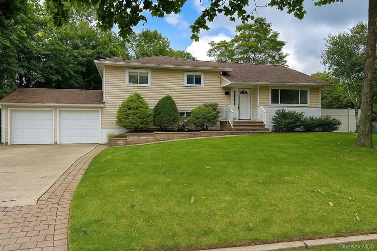 Marble Hills Split minutes from Huntington Village.