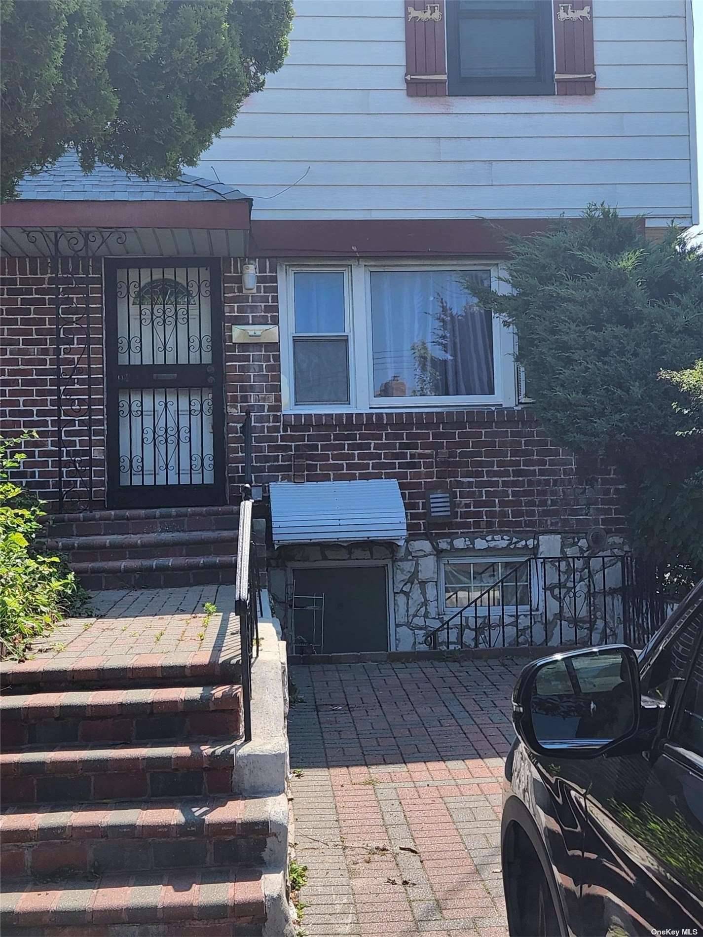 Looking for a starter home or just a home with full access to all public amenities, look no further.