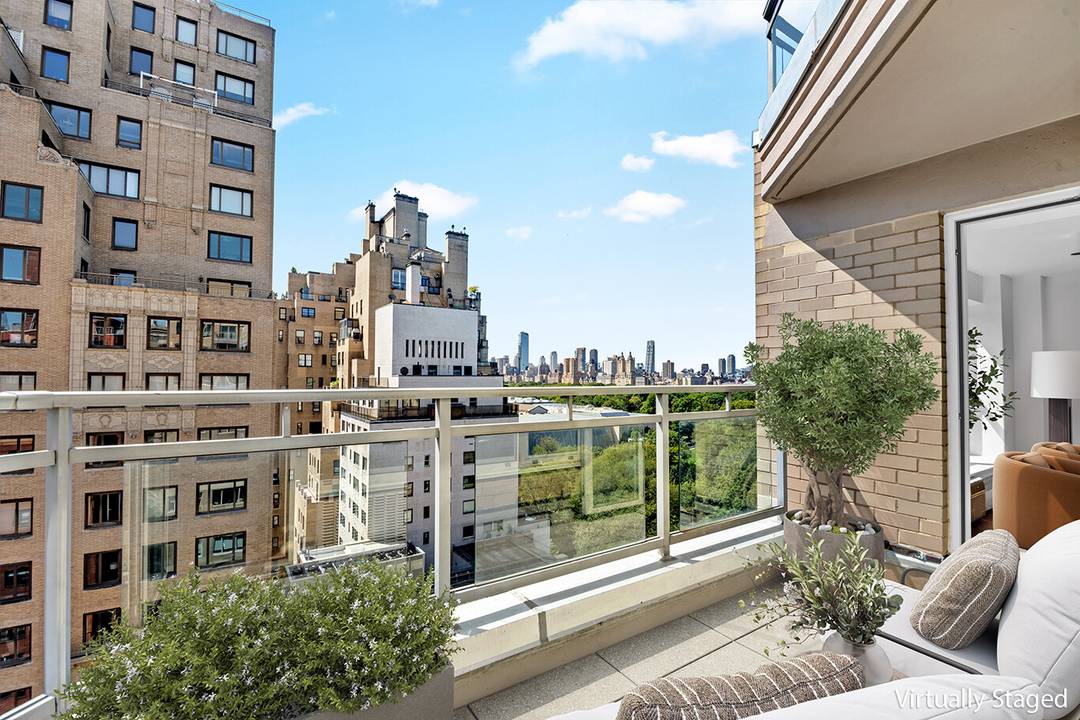 A 50' expanse from the Living Room to the Formal Dining Room and breathtaking southern views across 86th Street, over the Neue Gallery, Central Park, and the majestic prewar buildings ...