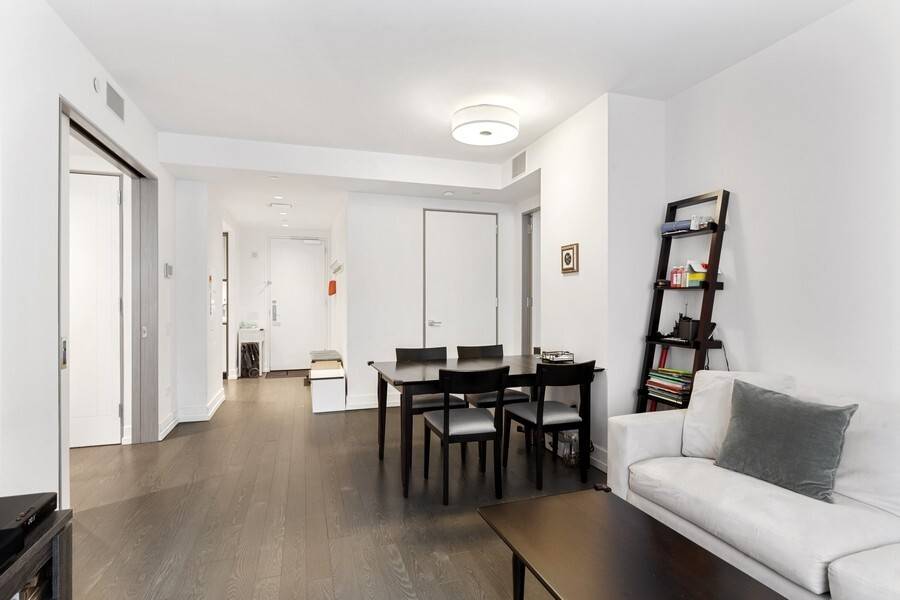 Spacious 1071sf Split 2 Bedroom 2 bath Condo at 70 Charlton !