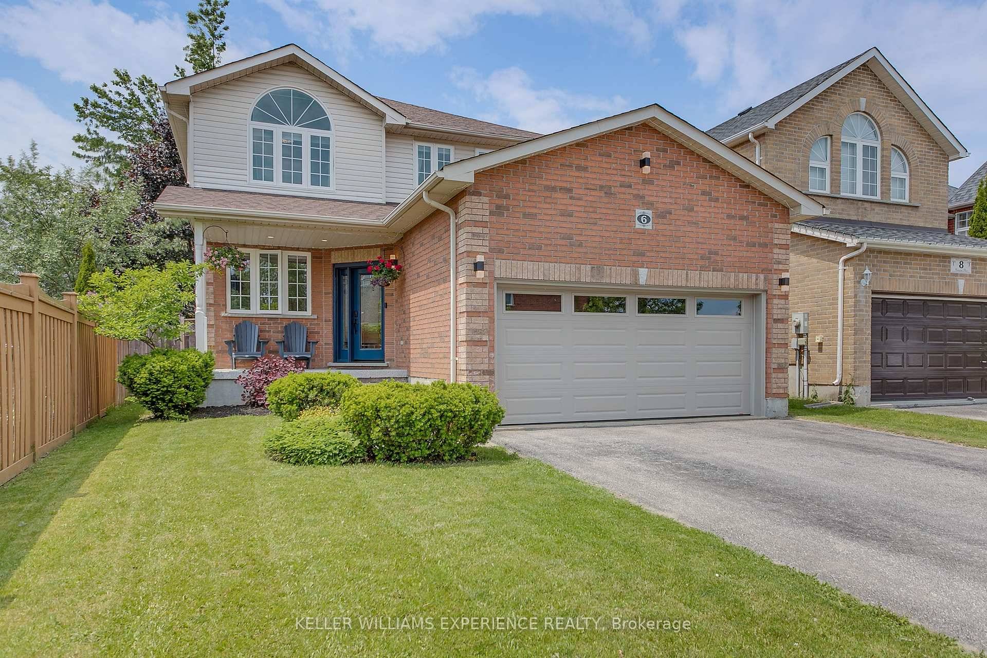 Elegant, Spacious amp ; Family Ready in South Barrie !