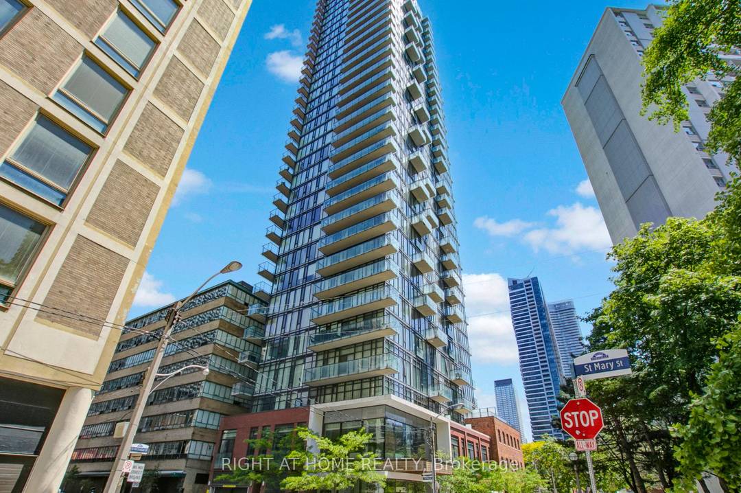 Living in Bloor Yorkville means being in one of the most convenient pockets of the city, and this unit really benefits from that.