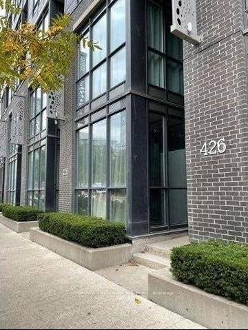 Magnificent Building In Downtown Toronto, Incredible Opportunity To Right At Water Front, Minutes From Cn Tower, Rogers Center And Harbourfront, 1 Large Bedroom Den Den Could Be Use As Second ...