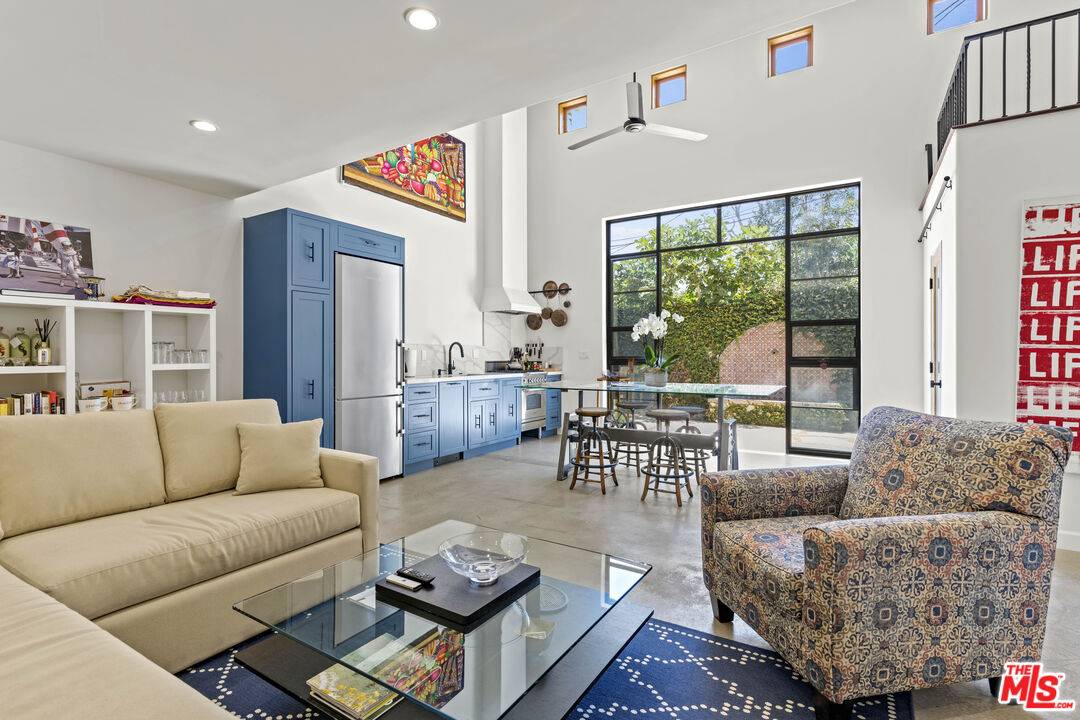 835  N Harper Ave 1BR Hollywood Hills East La