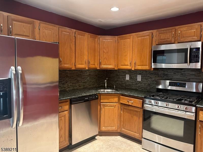 Beautiful 2Bedrooms 2Full Baths Ground Floor Condo in Desirable Governors Pointe.