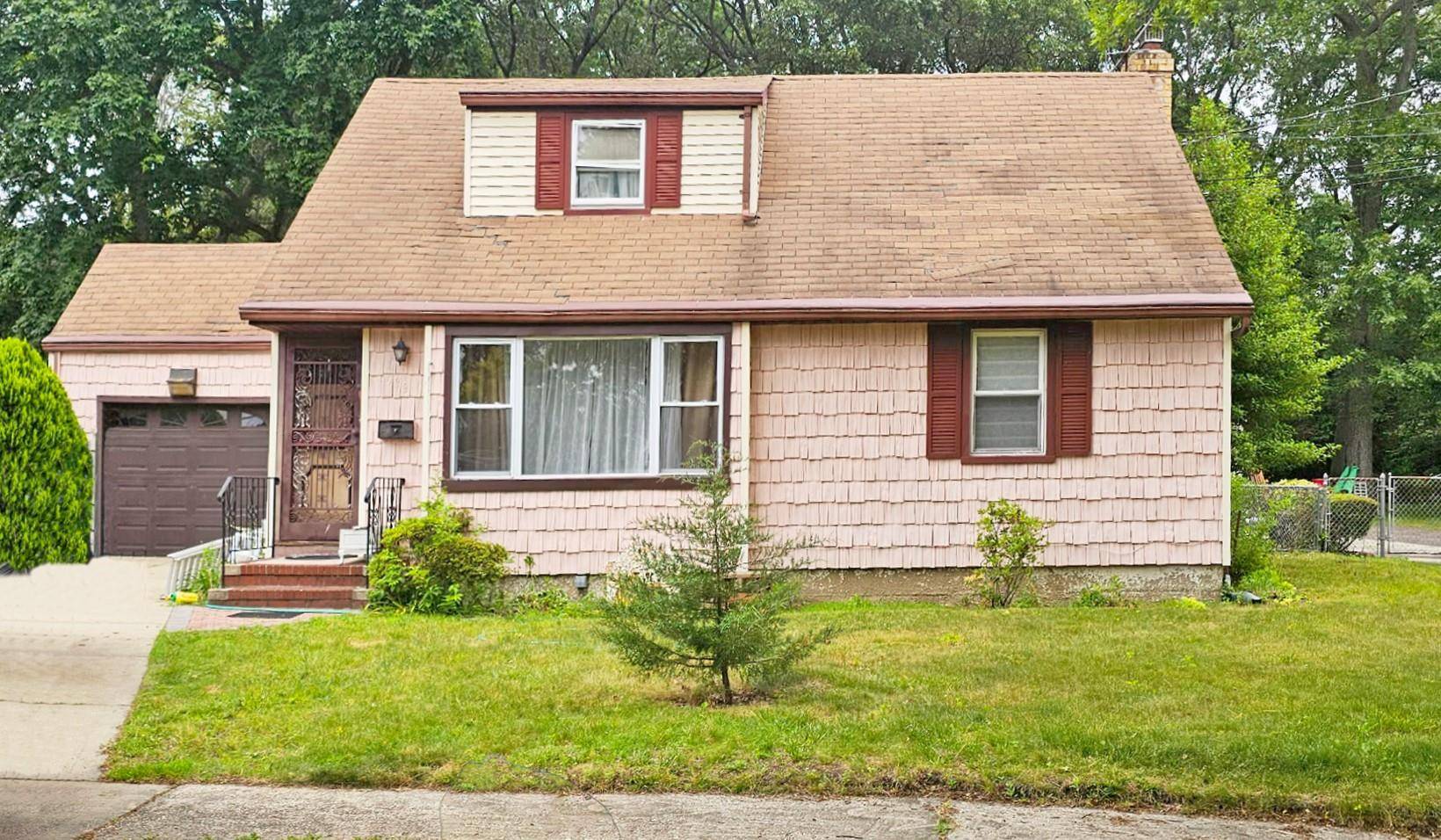 Contract Vendee listing. Calling all cash buyers, investors or anyone looking for a project with tons of potential.